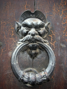 1270629_knock_knock 1270629_knock_knock